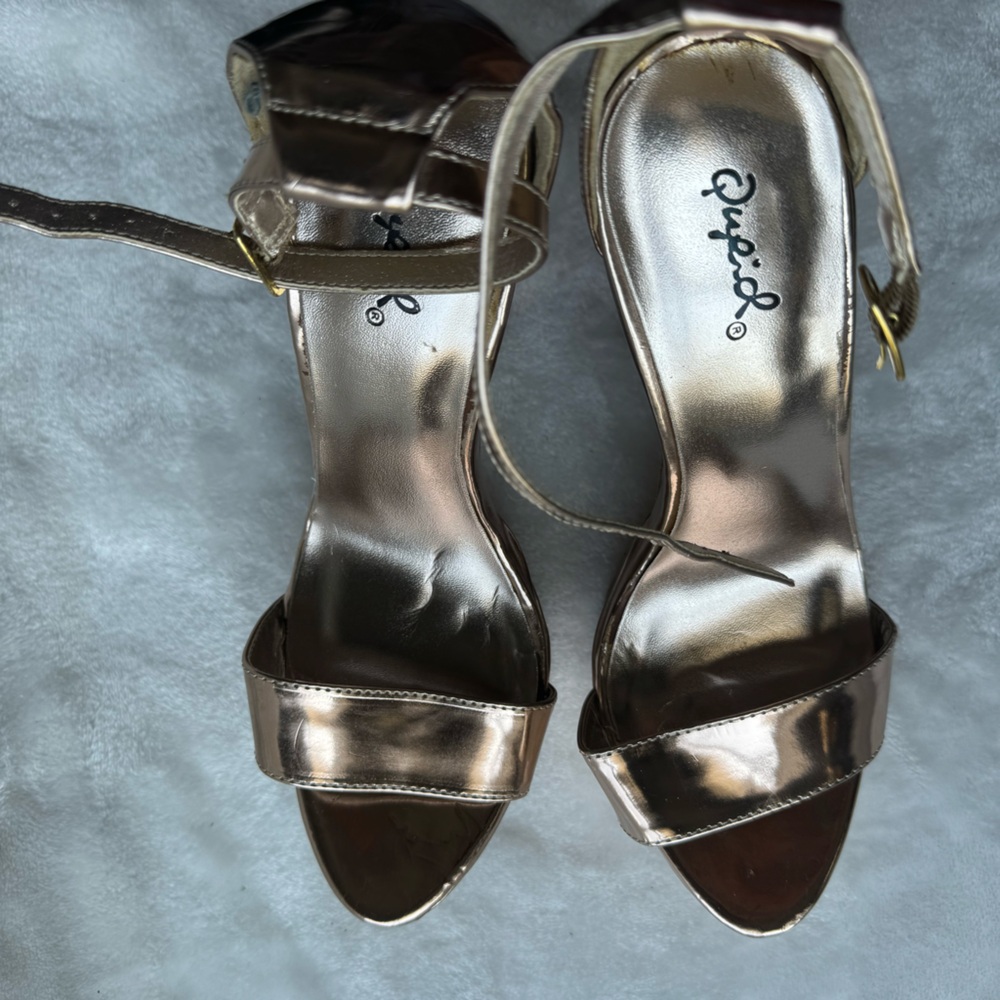 Beautiful rose gold shoes for special occasions that enhance your outfit